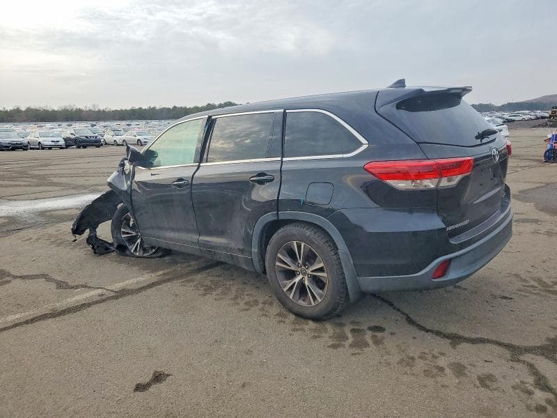 2017 TOYOTA HIGHLANDER LE 2