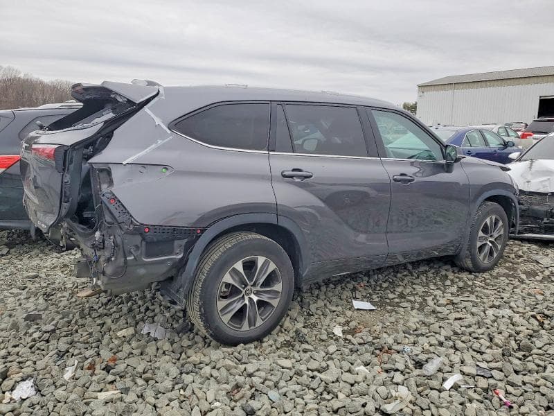 2022 TOYOTA HIGHLANDER XLE 3