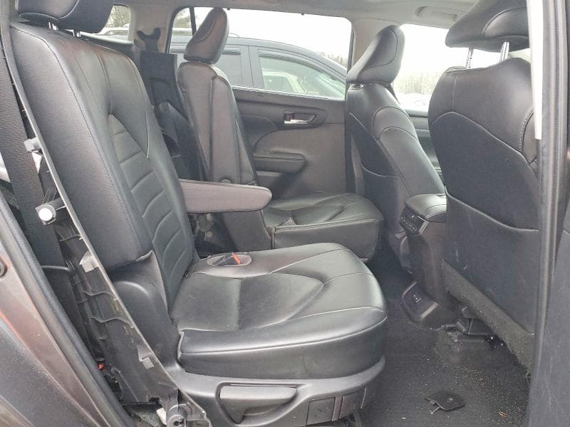 2022 TOYOTA HIGHLANDER XLE 11