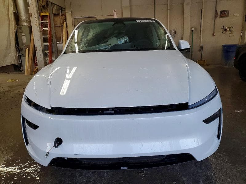 2026 TESLA MODEL Y 4