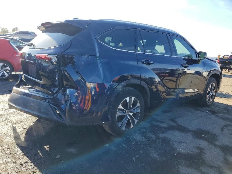 2021 TOYOTA HIGHLANDER XLE 3