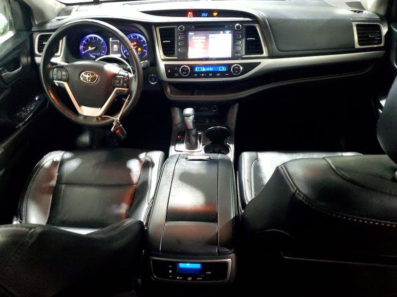 2019 TOYOTA HIGHLANDER SE 8