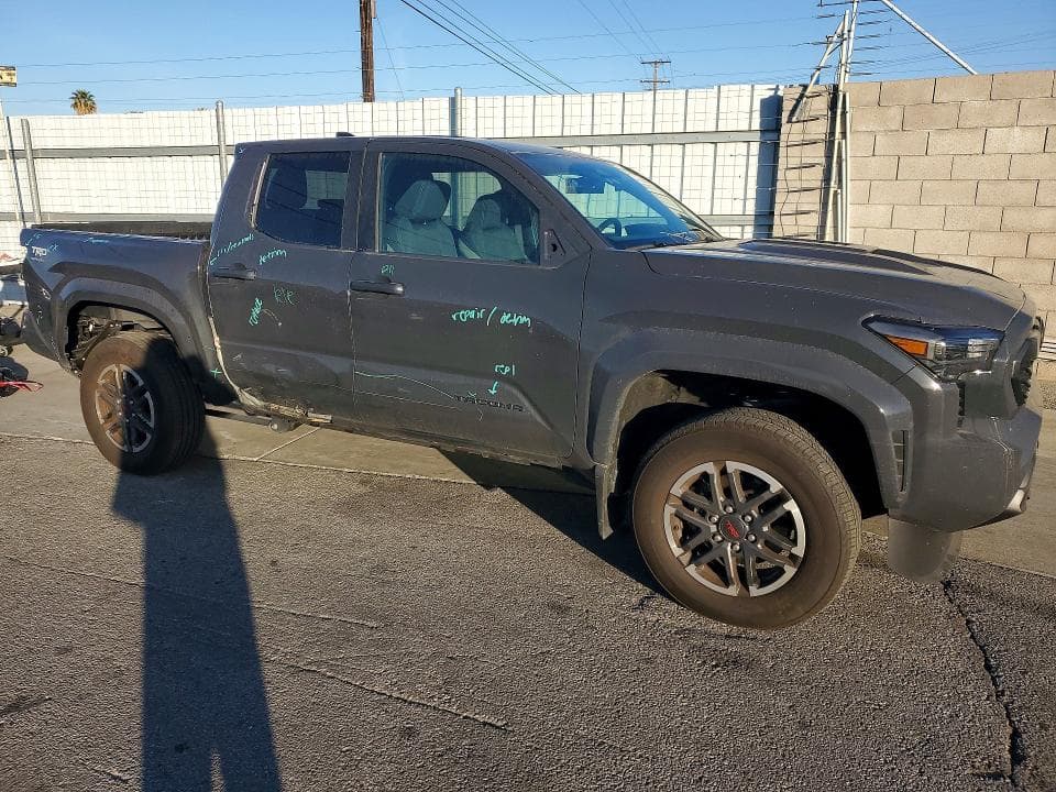 2025 TOYOTA TACOMA TRD SPORT 4