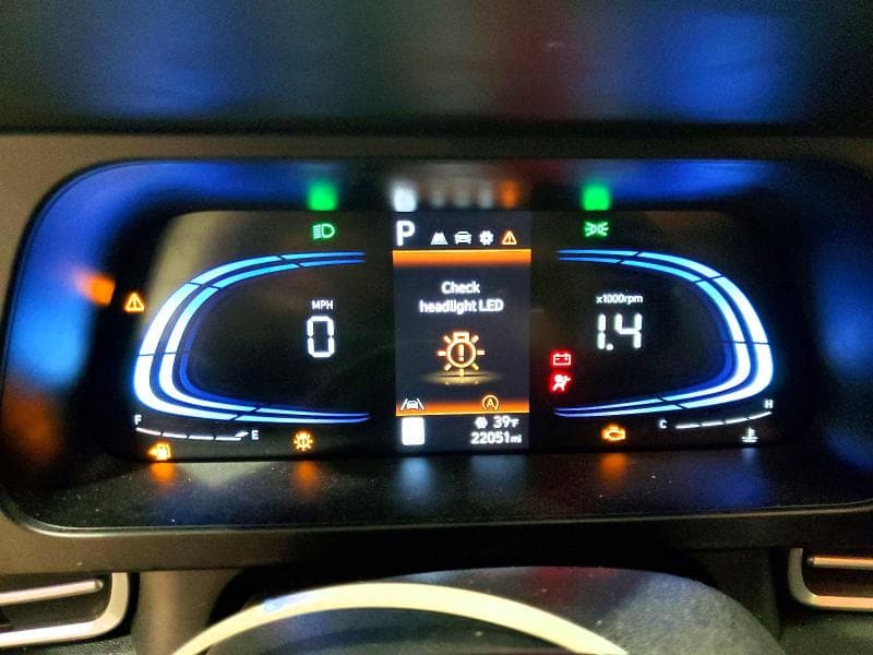 2025 HYUNDAI ELANTRA SE 8