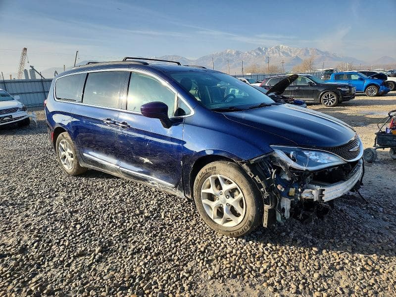 2017 CHRYSLER PACIFICA TOURING L 4