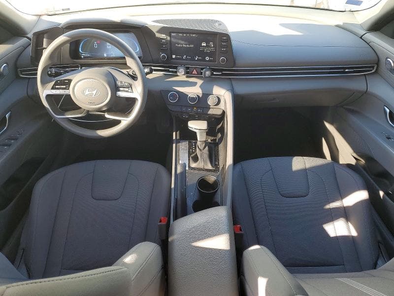 2024 HYUNDAI ELANTRA SE 8