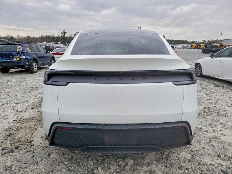 2026 TESLA MODEL Y 6