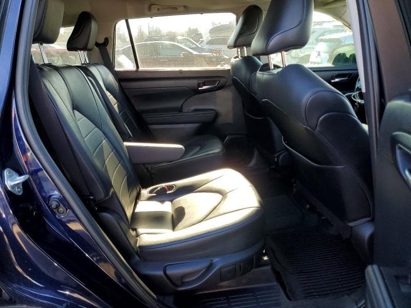 2021 TOYOTA HIGHLANDER XLE 11