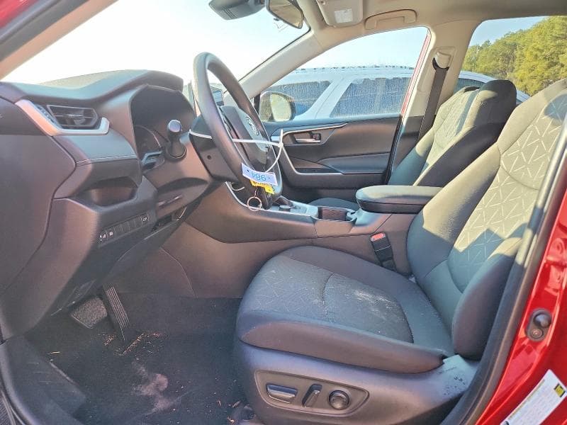 2024 TOYOTA RAV4 XLE 7