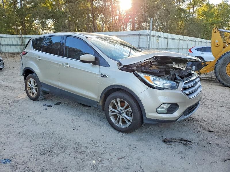 2017 FORD ESCAPE SE 4