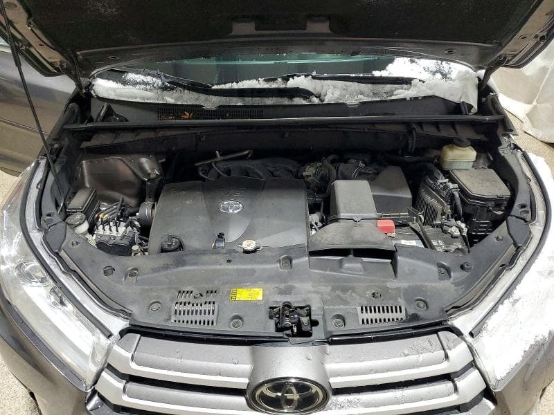 2019 TOYOTA HIGHLANDER SE 12