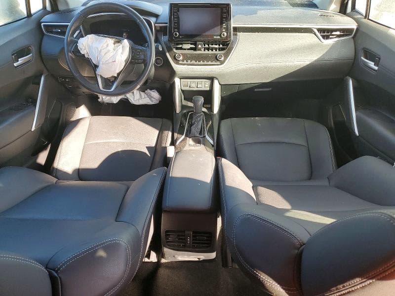2022 TOYOTA COROLLA CROSS XLE 8