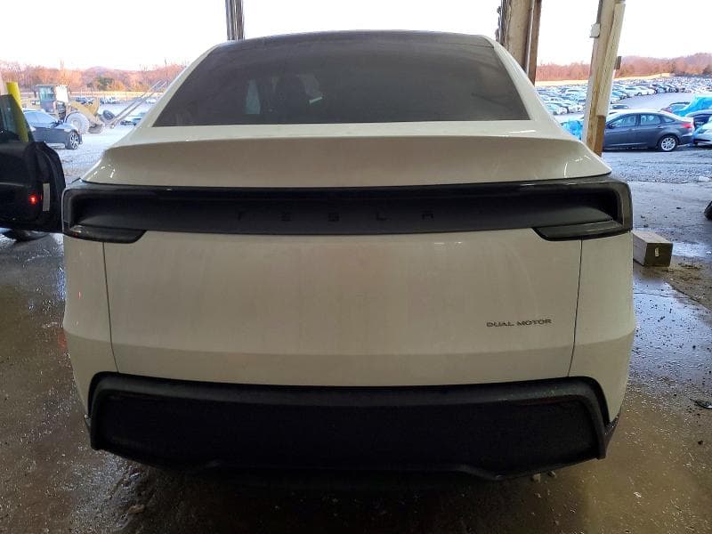 2026 TESLA MODEL Y 5
