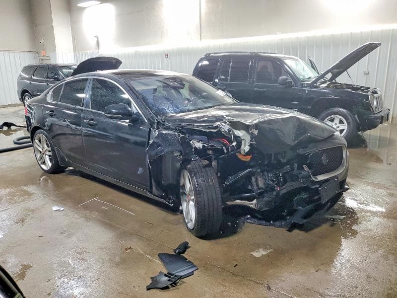 2017 JAGUAR XE PREMIUM 4