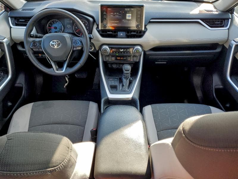 2021 TOYOTA RAV4 XLE 8