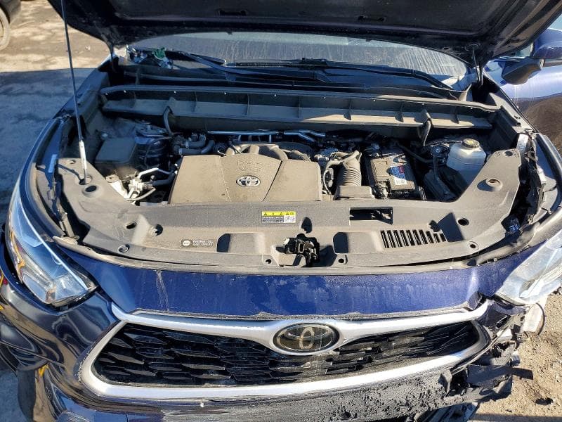 2021 TOYOTA HIGHLANDER XLE 12