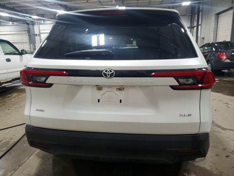 2024 TOYOTA GRAND HIGHLANDER XLE 6