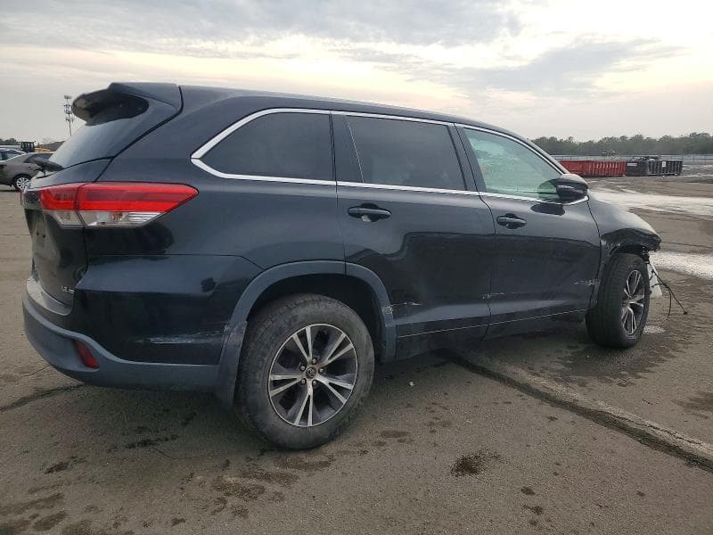 2017 TOYOTA HIGHLANDER LE 3