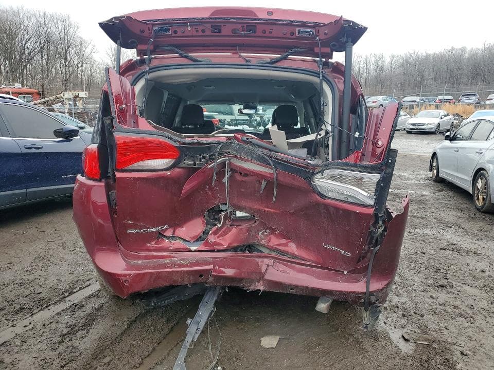 2018 CHRYSLER PACIFICA LIMITED 6