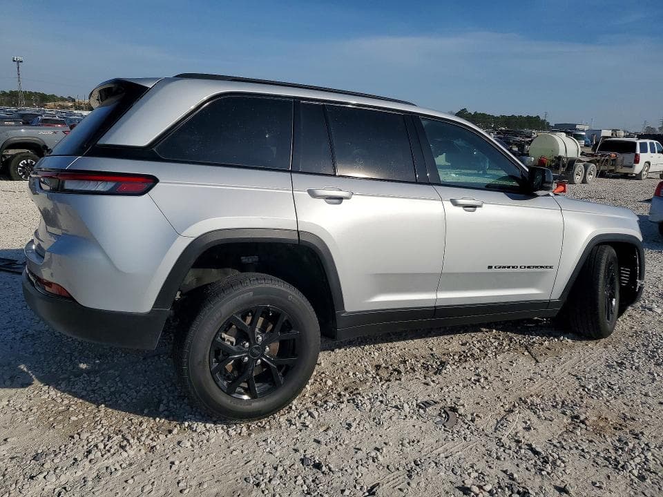 2025 JEEP GRAND CHEROKEE LAREDO 3