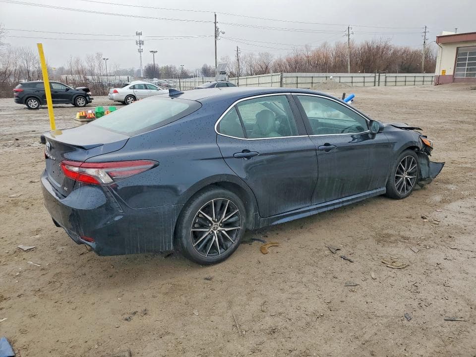 2021 TOYOTA CAMRY SE 3