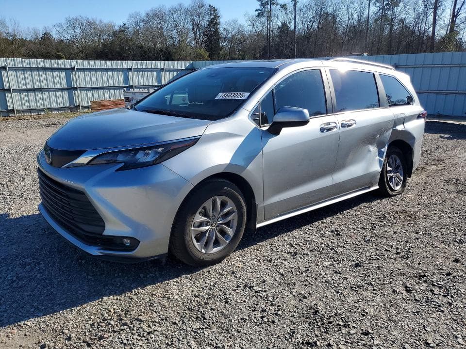 2025 TOYOTA SIENNA XLE - 1