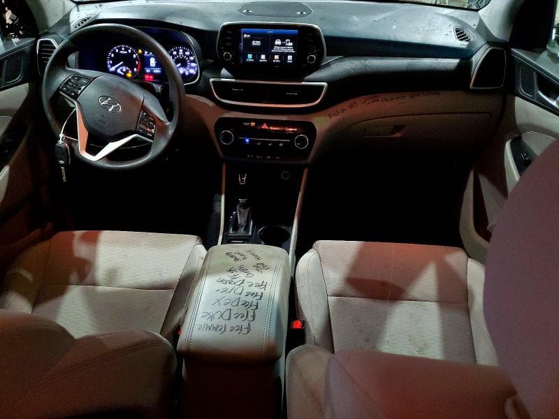 2020 HYUNDAI TUCSON SE 8