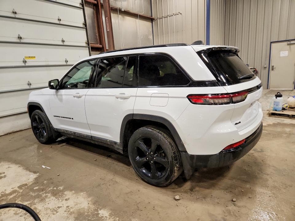 2023 JEEP GRAND CHEROKEE LAREDO 2