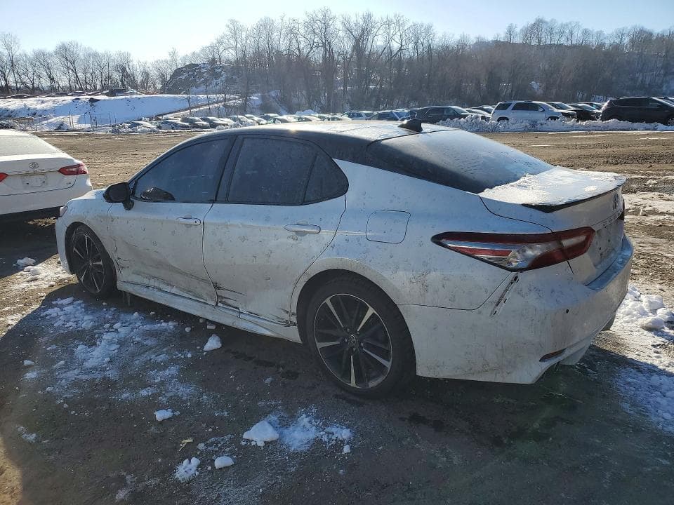 2018 TOYOTA CAMRY XSE 2