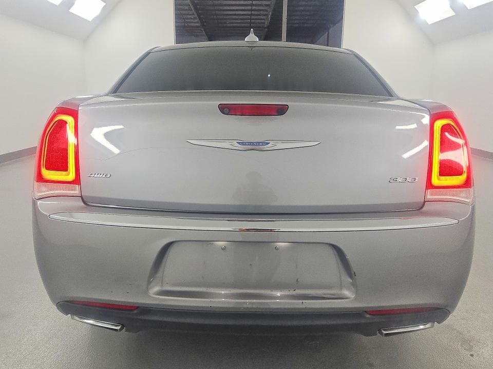 2018 CHRYSLER 300 LIMITED 6