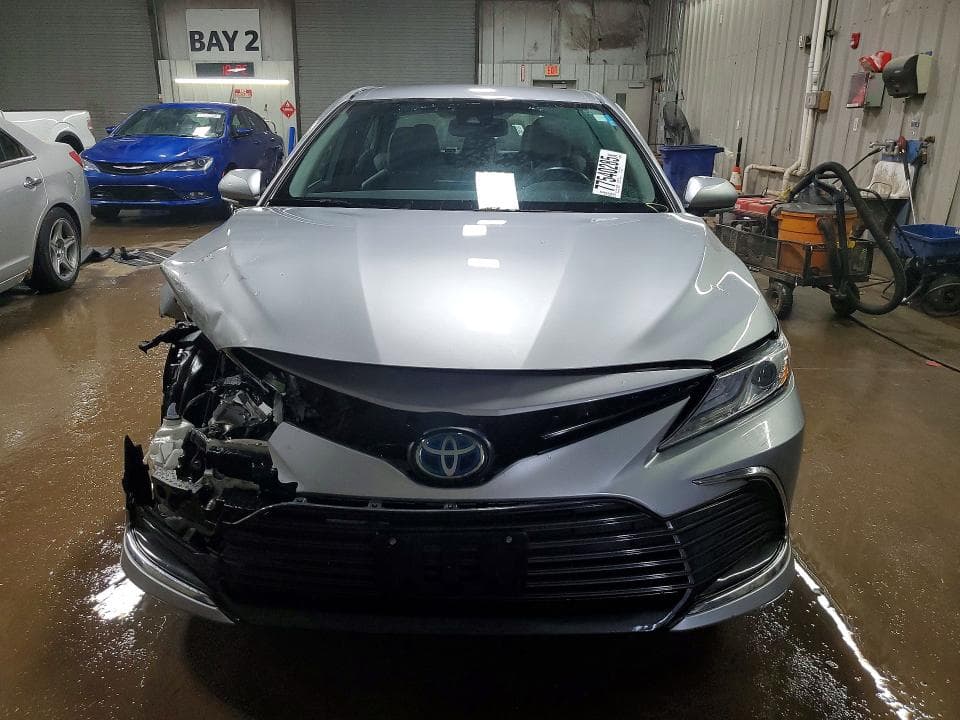 2022 TOYOTA CAMRY XLE 5