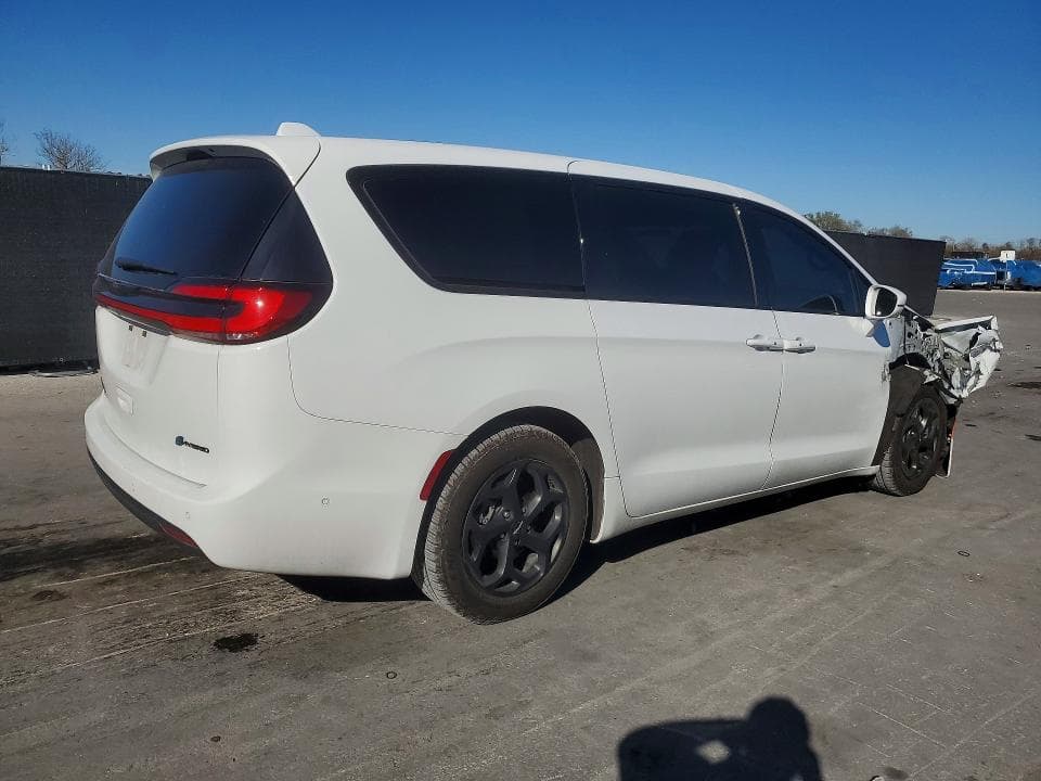 2022 CHRYSLER PACIFICA HYBRID LIMITED 3