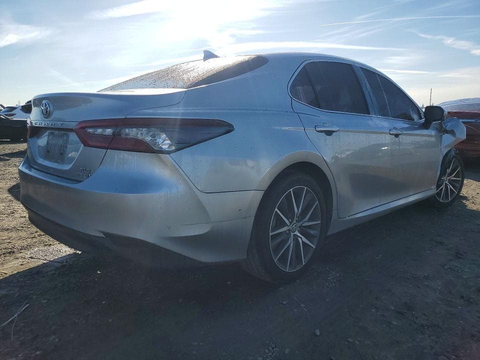 2021 TOYOTA CAMRY HYBRID XLE 3