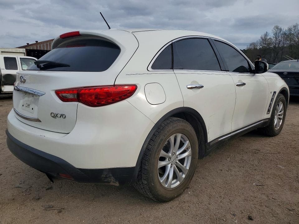 2017 INFINITI QX70 3