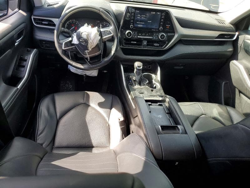 2020 TOYOTA HIGHLANDER XLE 8