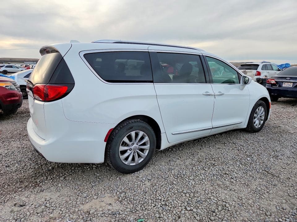 2018 CHRYSLER PACIFICA TOURING L 3