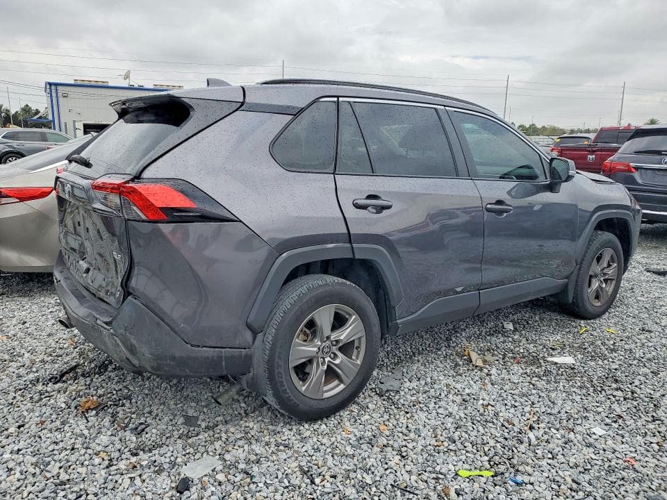 2024 TOYOTA RAV4 XLE 3