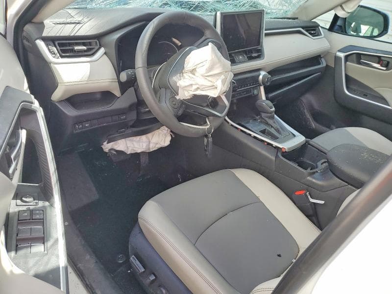 2025 TOYOTA RAV4 XLE PREMIUM 8