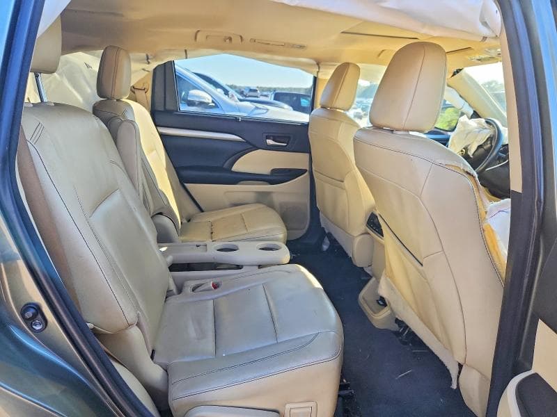 2018 TOYOTA HIGHLANDER SE 11