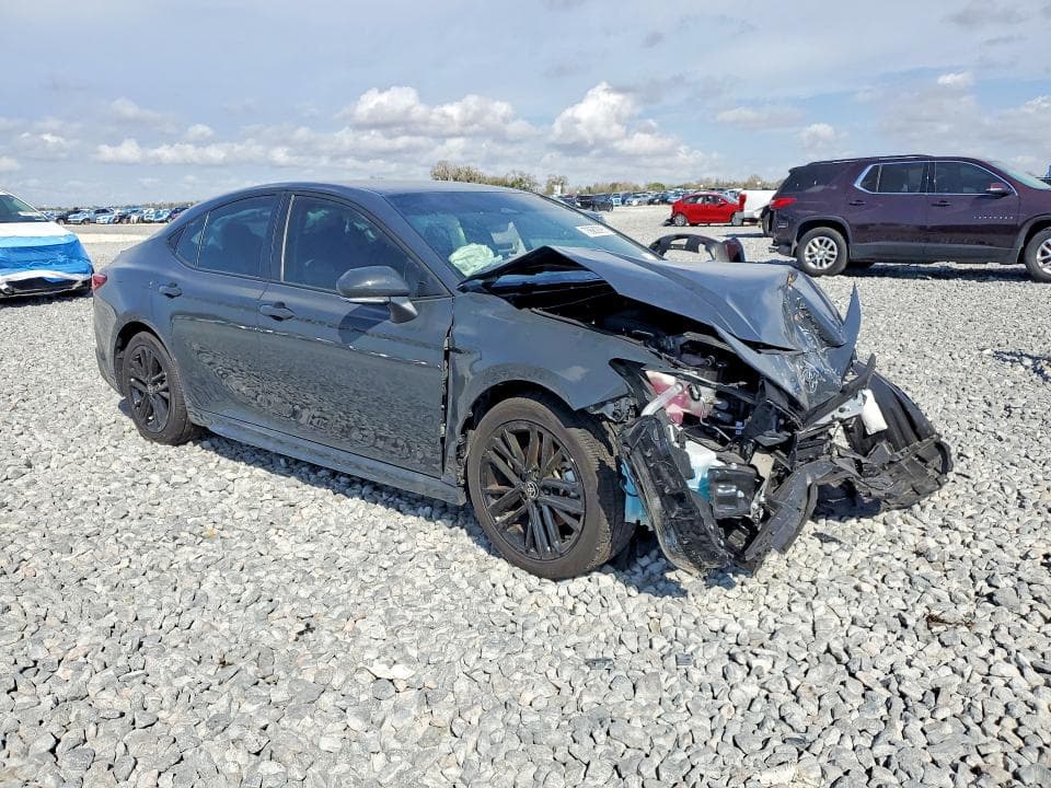 2025 TOYOTA CAMRY SE 4