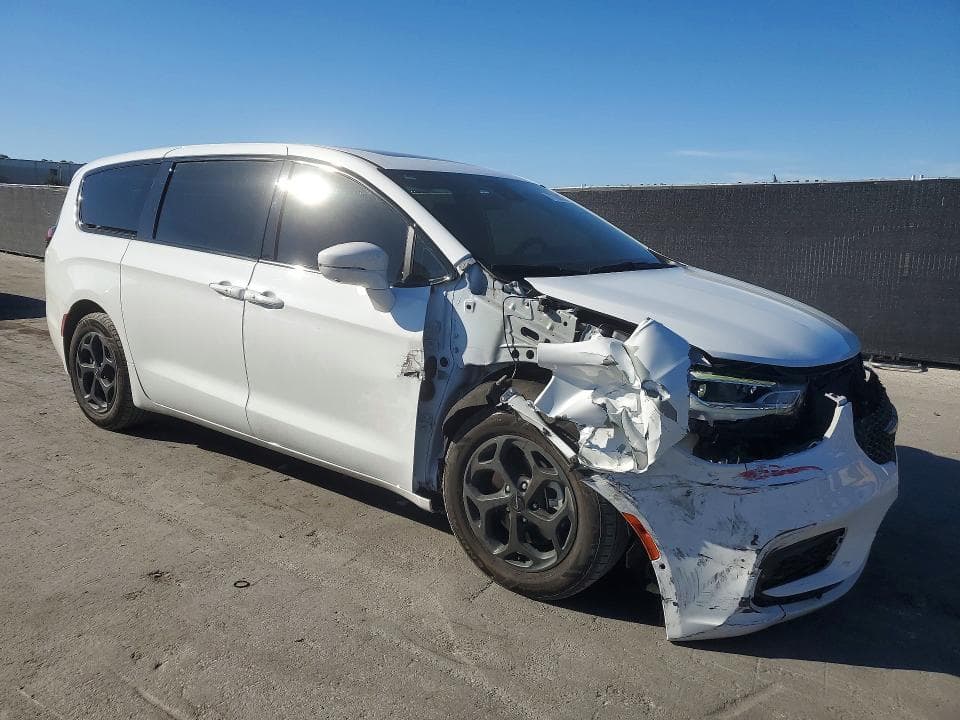 2022 CHRYSLER PACIFICA HYBRID LIMITED 4