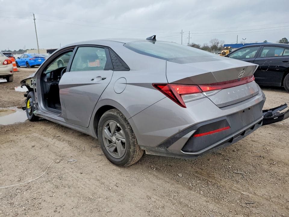2025 HYUNDAI ELANTRA SE 2