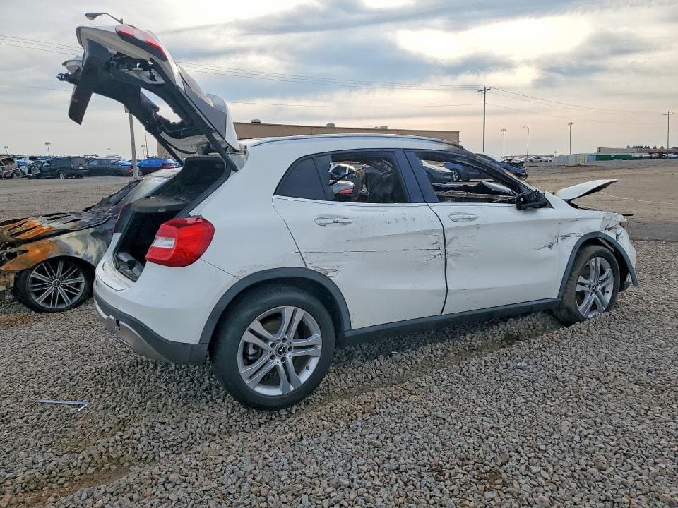 2020 MERCEDES-BENZ GLA 250 4MATIC 3