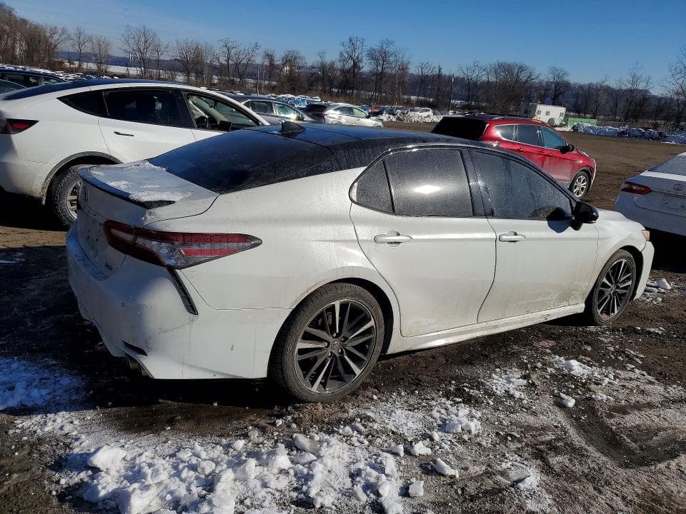 2018 TOYOTA CAMRY XSE 3
