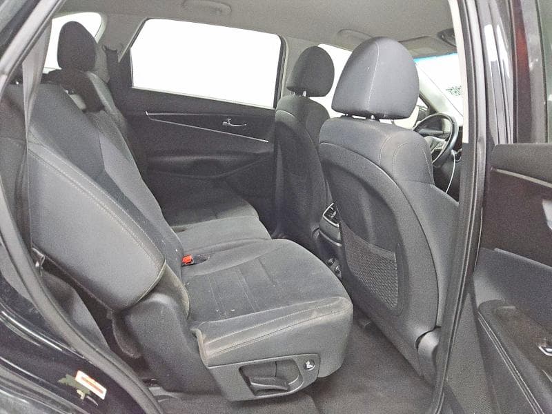 2020 KIA SORENTO S 11