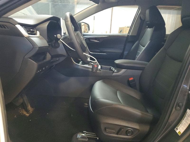 2025 TOYOTA RAV4 XLE 7