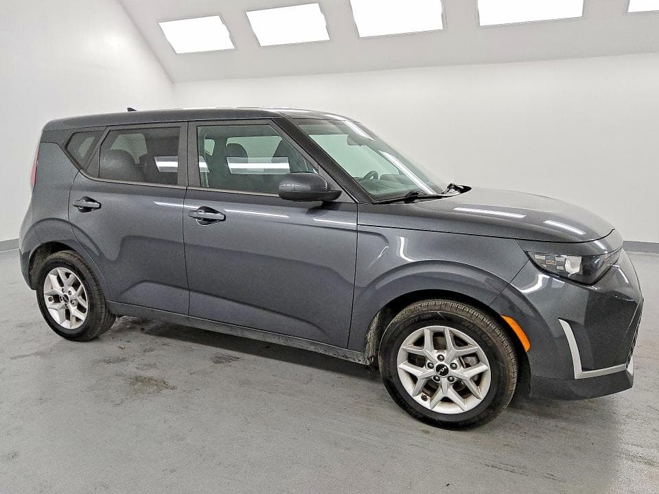 2023 KIA SOUL LX 4