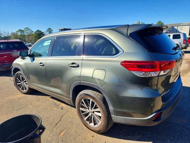 2018 TOYOTA HIGHLANDER SE 2