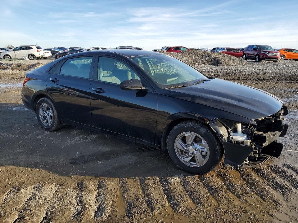 2024 HYUNDAI ELANTRA SE 4