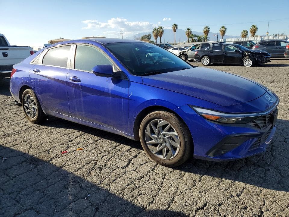 2025 HYUNDAI ELANTRA BLUE 4